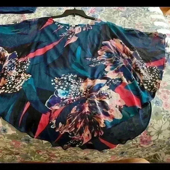 Women blouse size XXL. - Picture 6 of 6